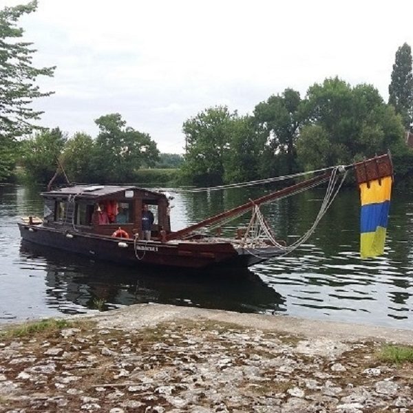 Promenades en bateau traditionnel Valchantray