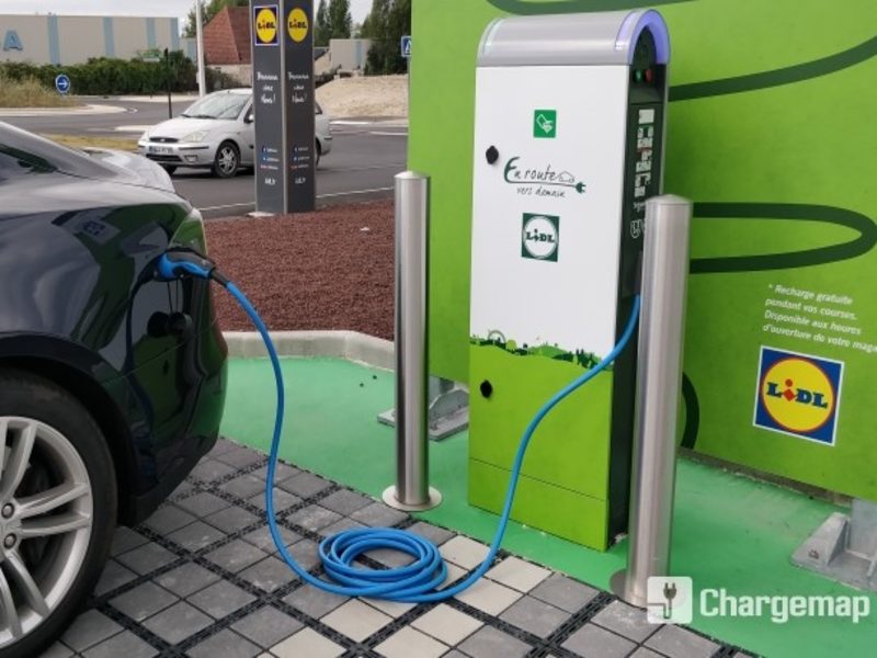 Borne de recharge électrique LIDL Beaugency
