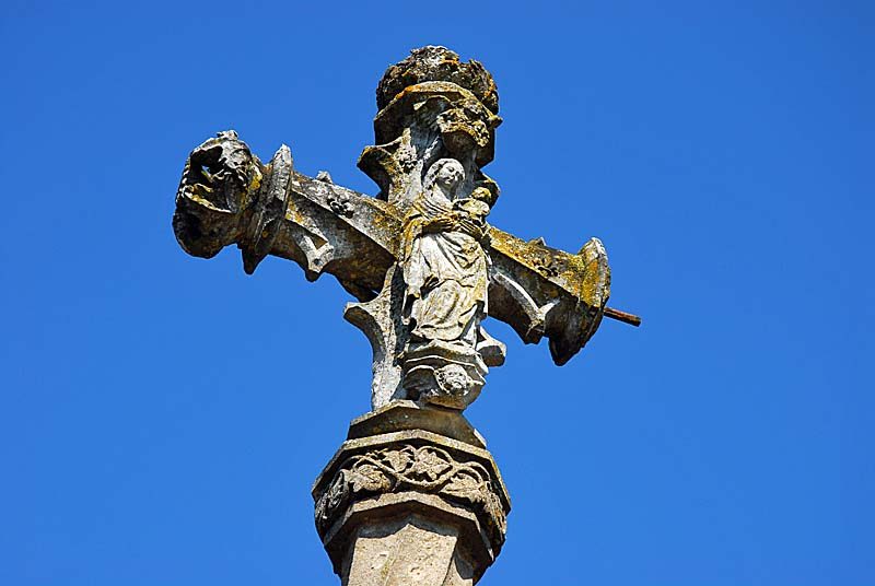 Croix gothique de Montlandon