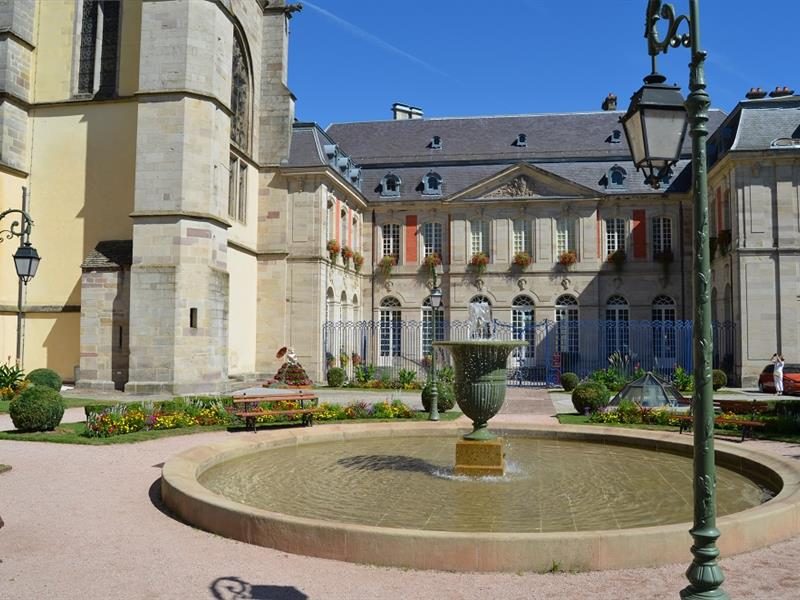La fontaine de la place de Mesdames