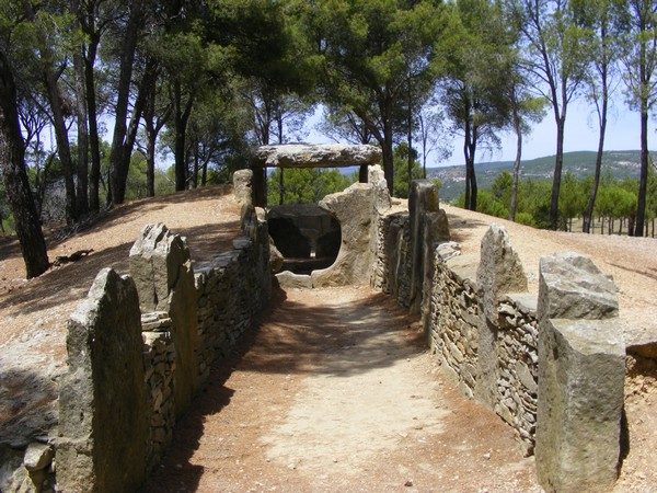 LE DOLMEN DES FADES