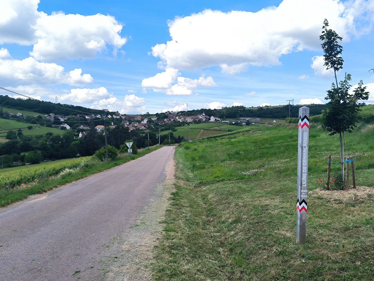 Ligne de démarcation - ancien poste de contrôle allemand - poteau