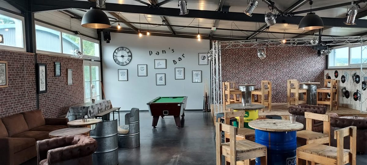 Dan's Bar - bar