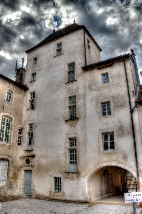 Ouverture de l'escalier Renaissance et des caves de l'hôtel de Houdreville