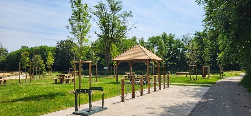 Aire de services du Canal d'Orléans au Tournement de Fay-aux-Loges