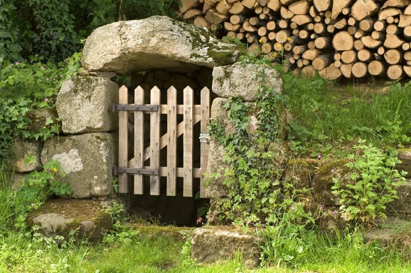 La stèle et la fontaine du Teilloux
