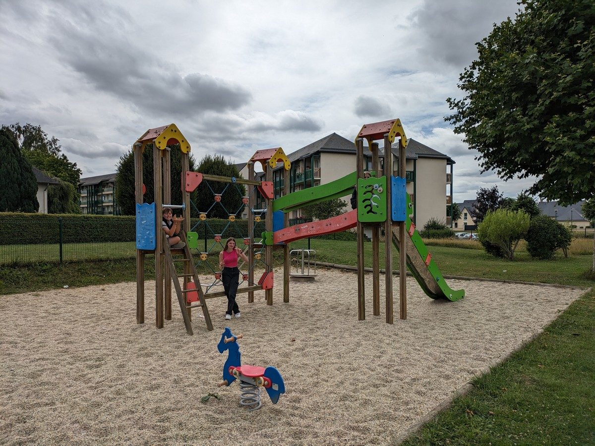 Aire de jeux pour enfants de Mézidon-Canon
