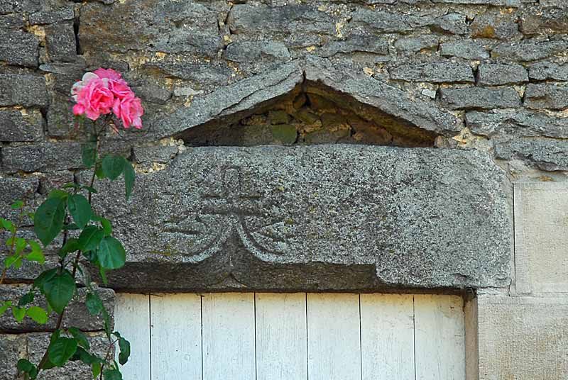 Porte et linteau du XVIe siècle à Orcevaux