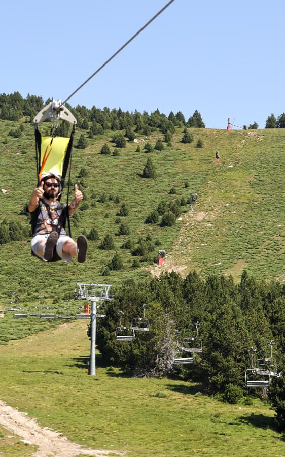 DRACO'SKY TYROLIENNE GÉANTE PYRÉNÉES 2000