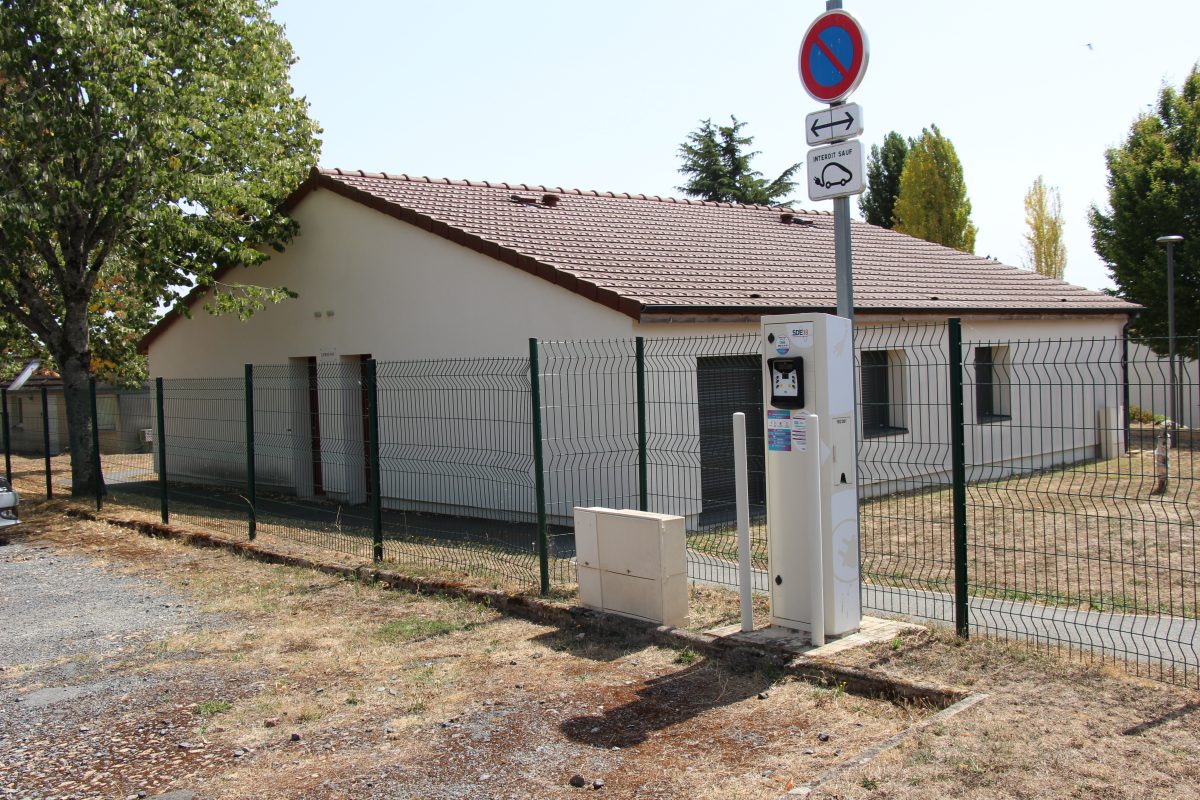 Borne de recharge pour voitures électriques à Vesdun - modulo