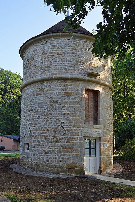 Bibliothèque du pigeonnier de Corgirnon