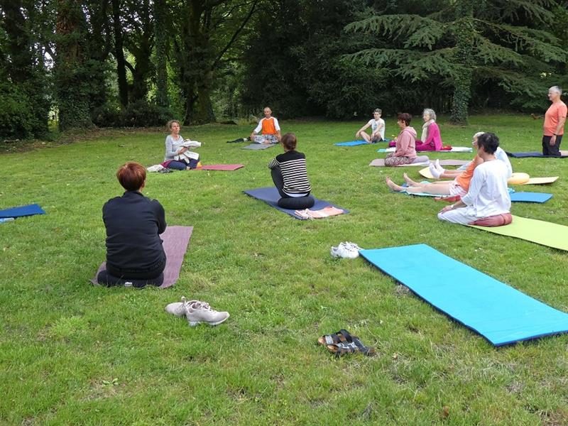 Association hatha yoga sentiers