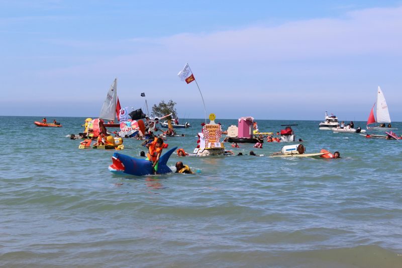 Course des objets flottants non identifiés