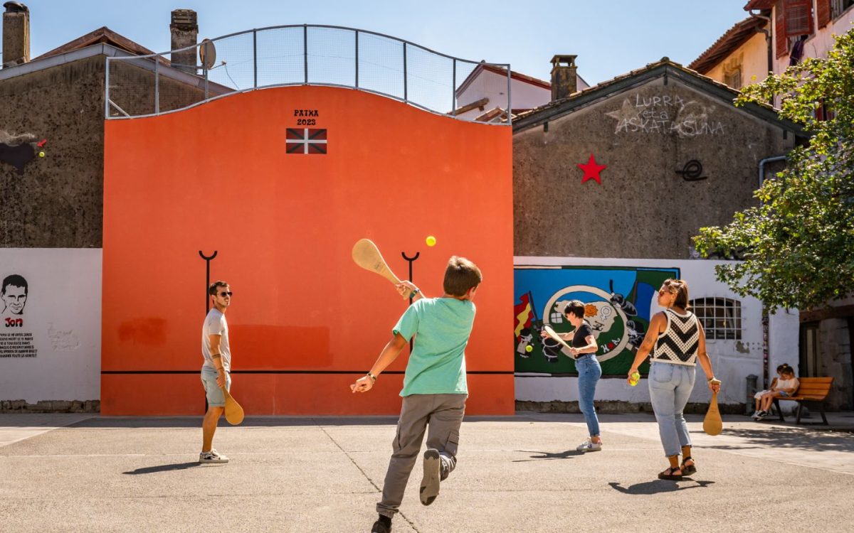 Initiation à la pelote basque avec Ricou Pilota
