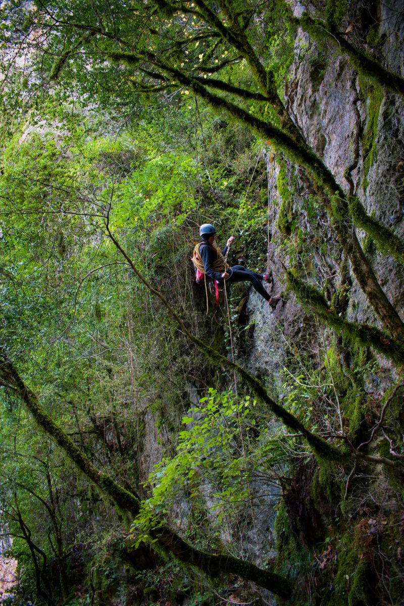 AUDE HOURTAL, GUIDE ACCOMPAGNATRICE FALAISES VIA ET RAVINES