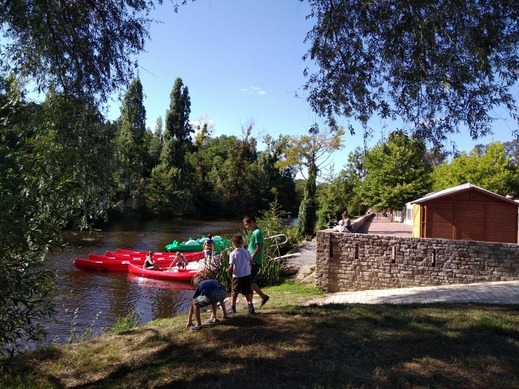 Location de pédalos, canoës et rosalies