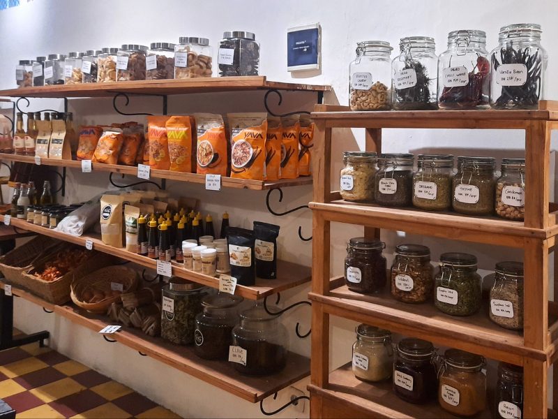 Bar/épicerie associatif