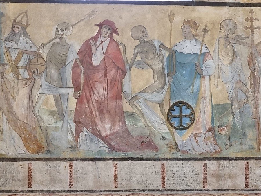 Entrez dans la danse macabre : visite nocturne et théâtralisée