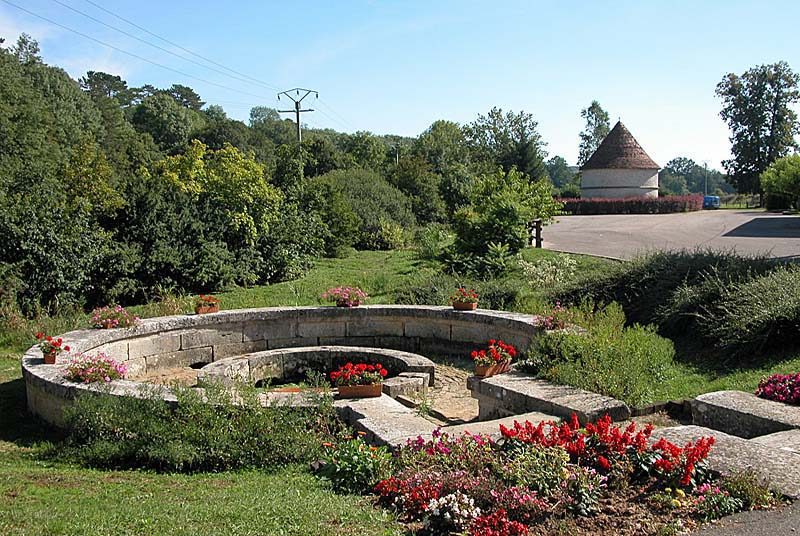 Fontaine le Rond à Marac
