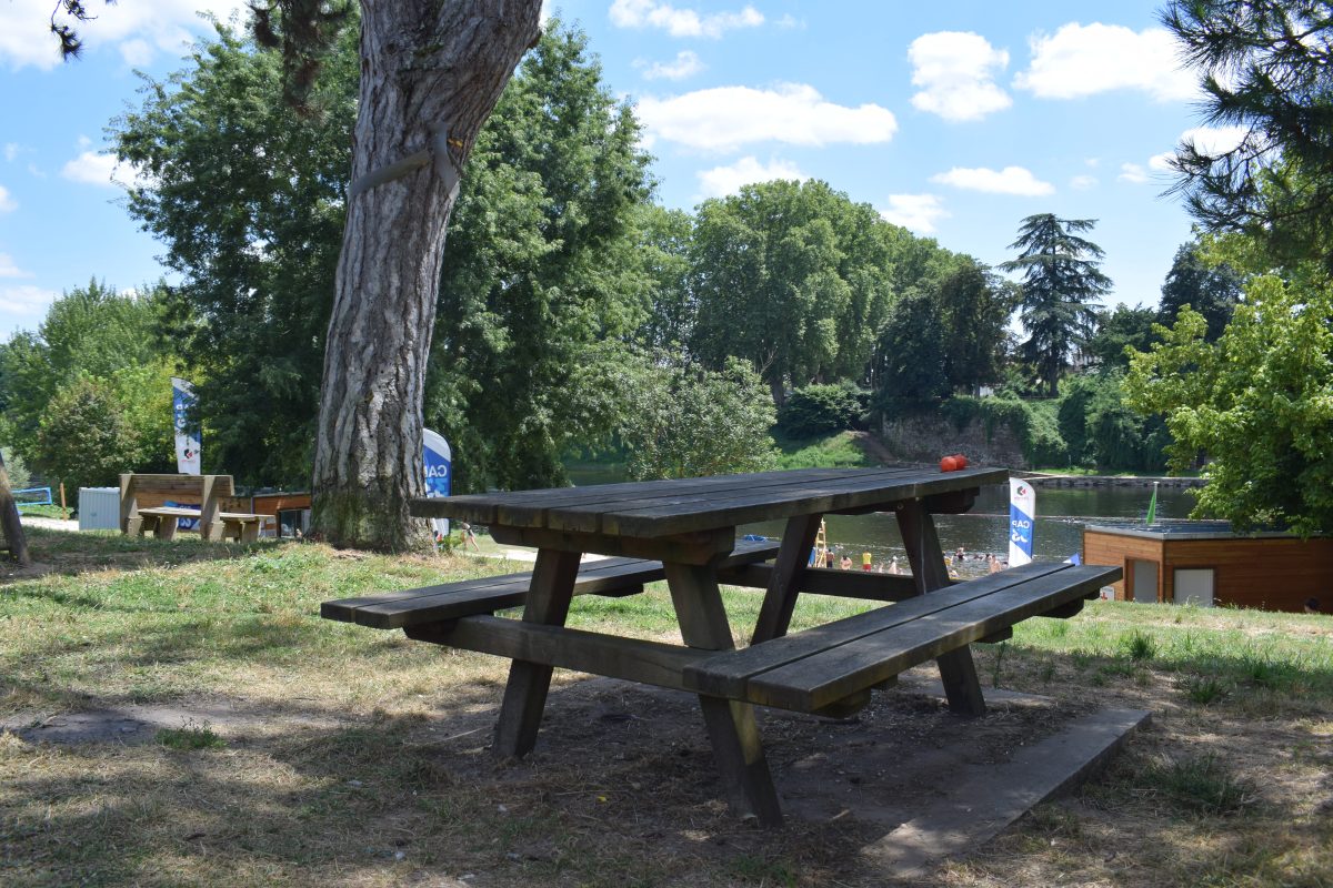 Aire de pique-nique de la plage des Bardoulets à Port-Sainte-Foy-et-Ponchapt