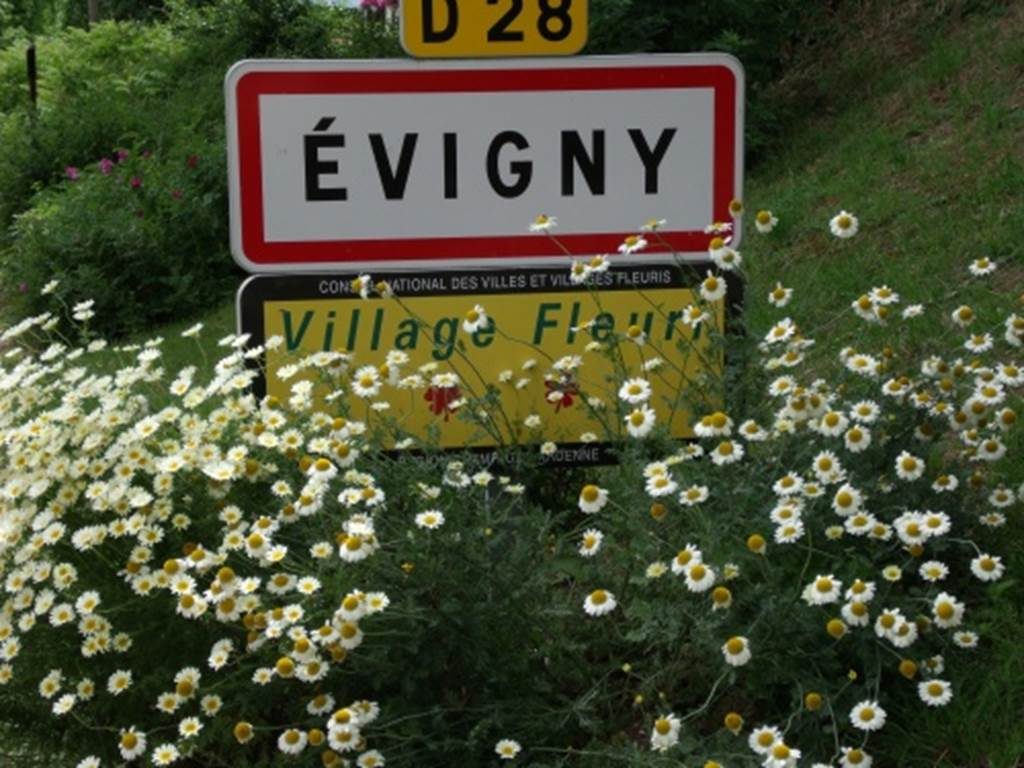EVIGNY, Village Fleuri "2 Fleurs"