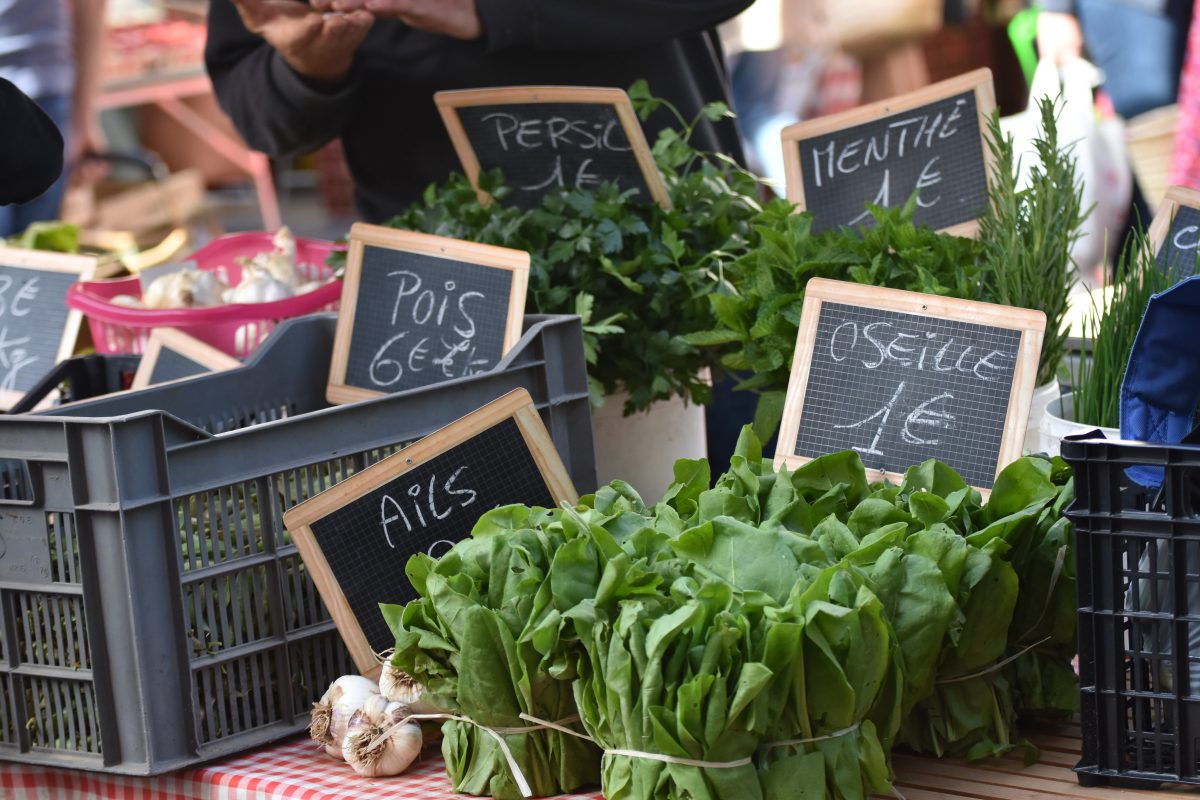 Marché d'été à Saint-Cirq Lapopie