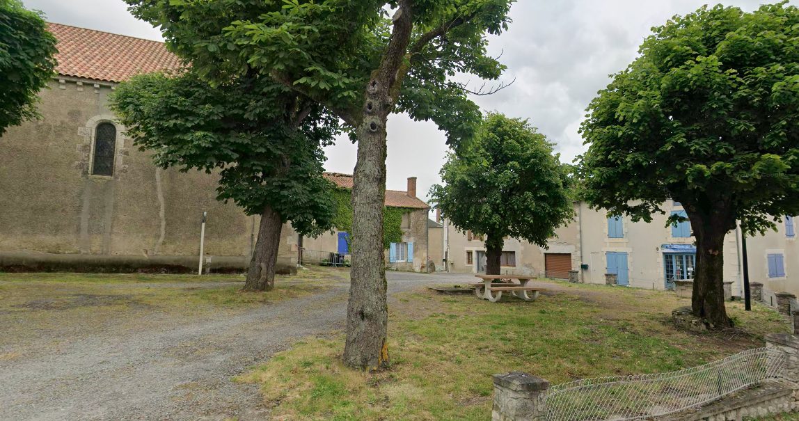 Aire de pique nique - Église de Moulismes