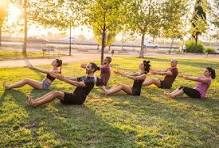 Séance de yoga en plein air