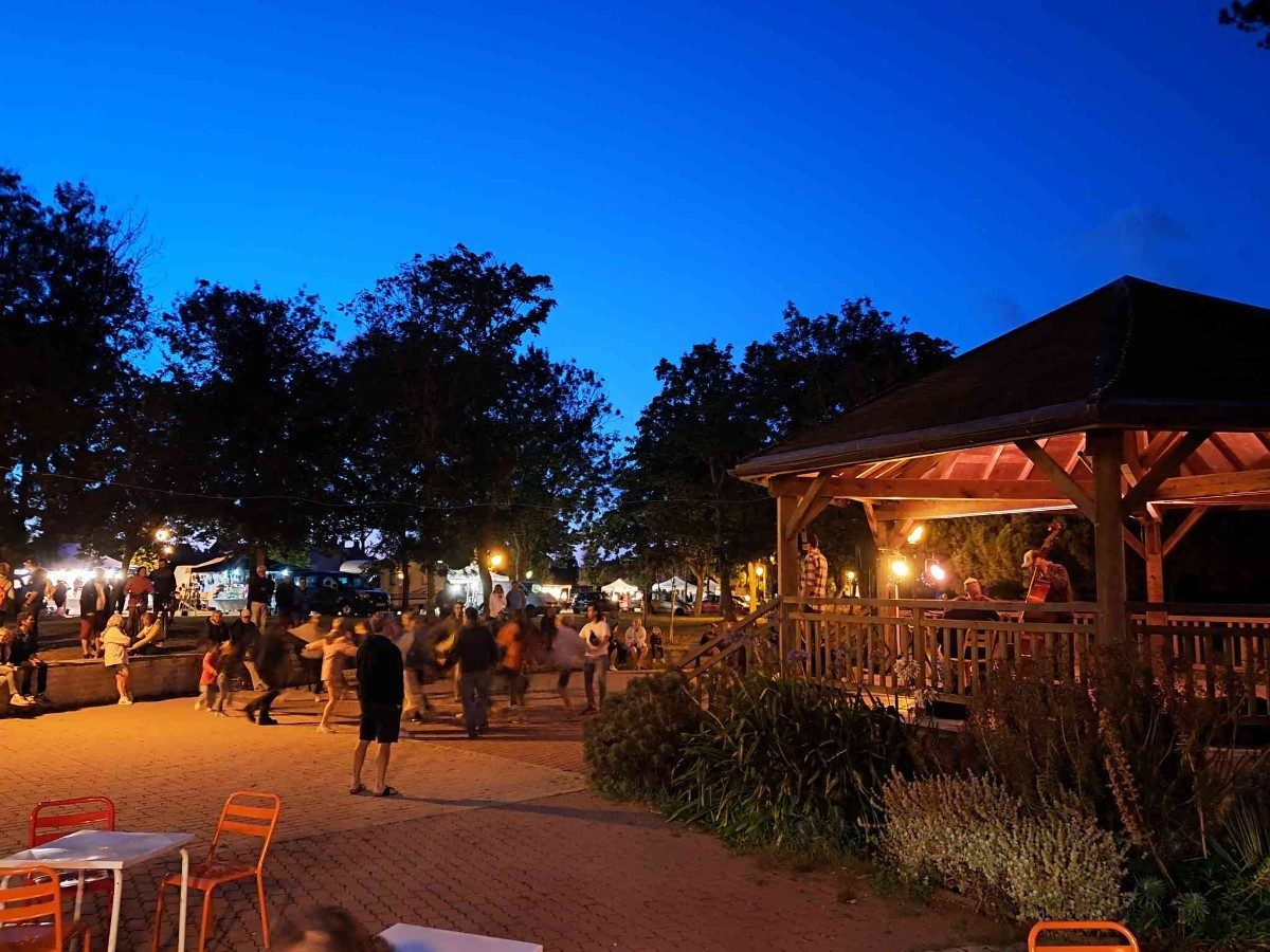 Marché nocturne et concert