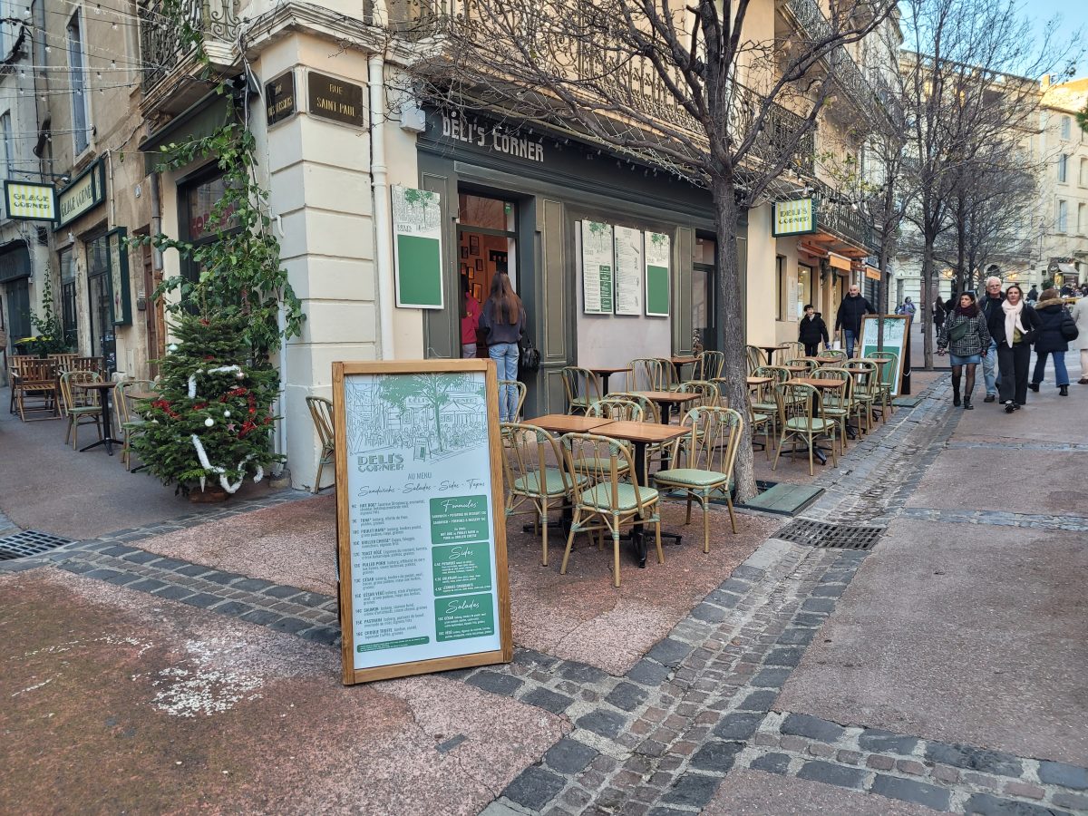 DELI'S CORNER