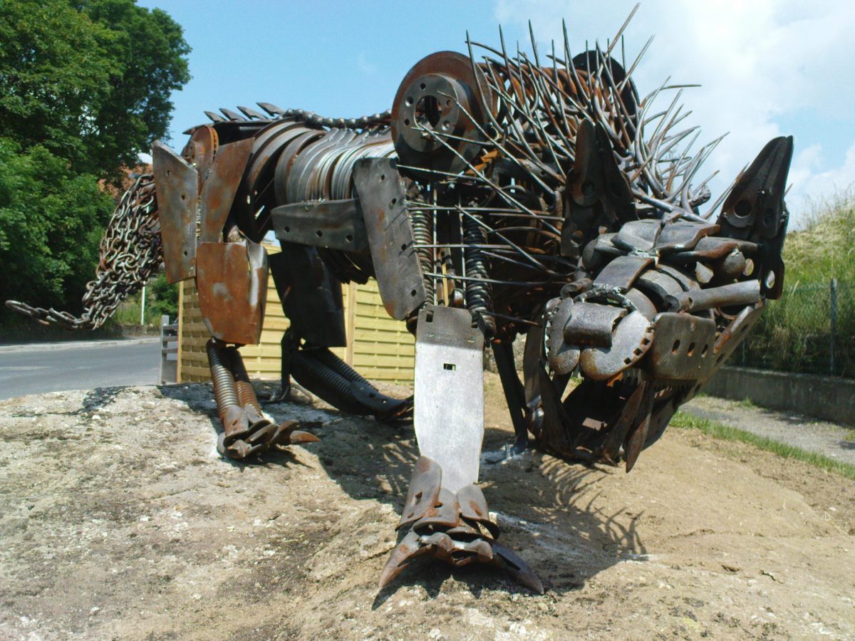 SCULPTURE DE LA BÊTE DU GÉVAUDAN