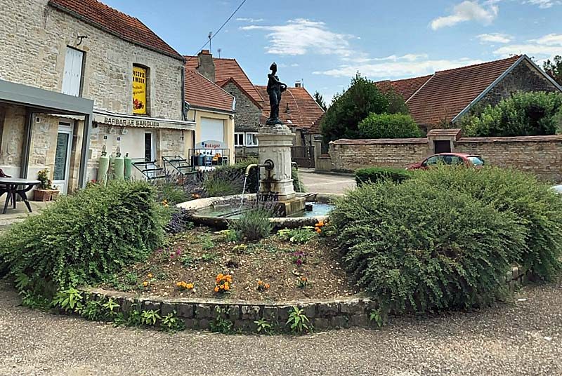 Fontaine de Rouvres-sur-Aube