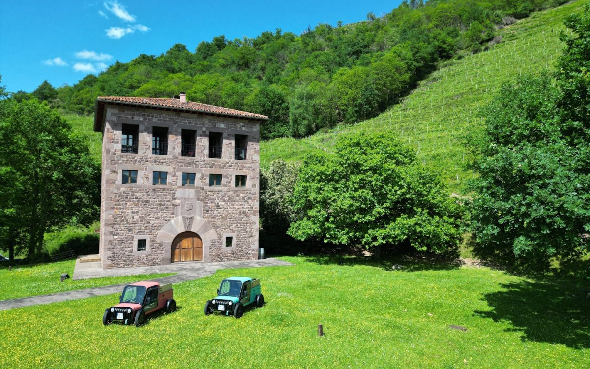 Echappée en quadricycle électrique E-Pottok et visite du Domaine Brana