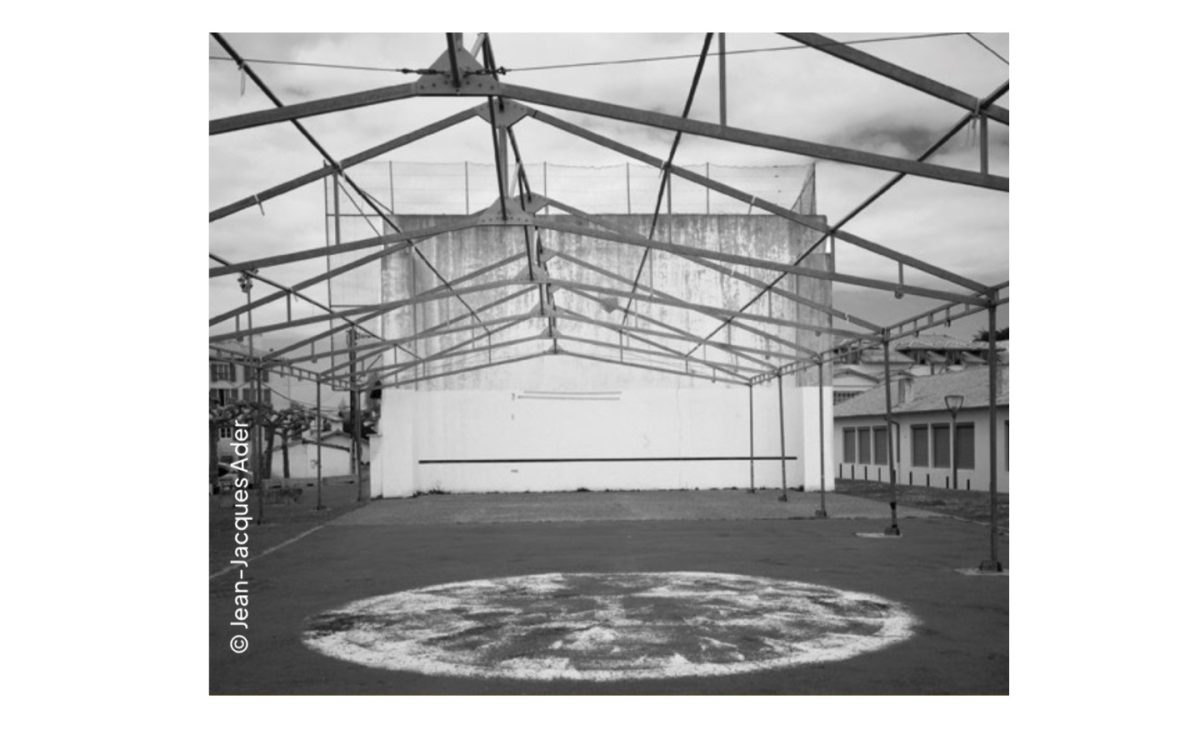Visite exposition: Les frontons : témoins d’une mémoire collective / Pilota plazak: memorio kolektiboaren lekukoak