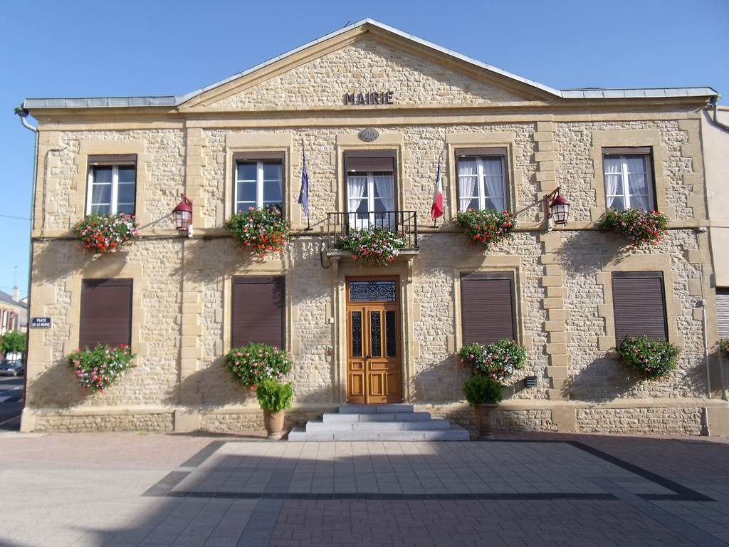 BALAN, Village Fleuri "3 Fleurs"