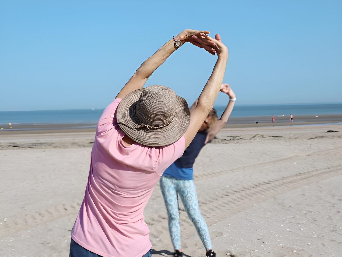 Yoga sur la plage de Deauville