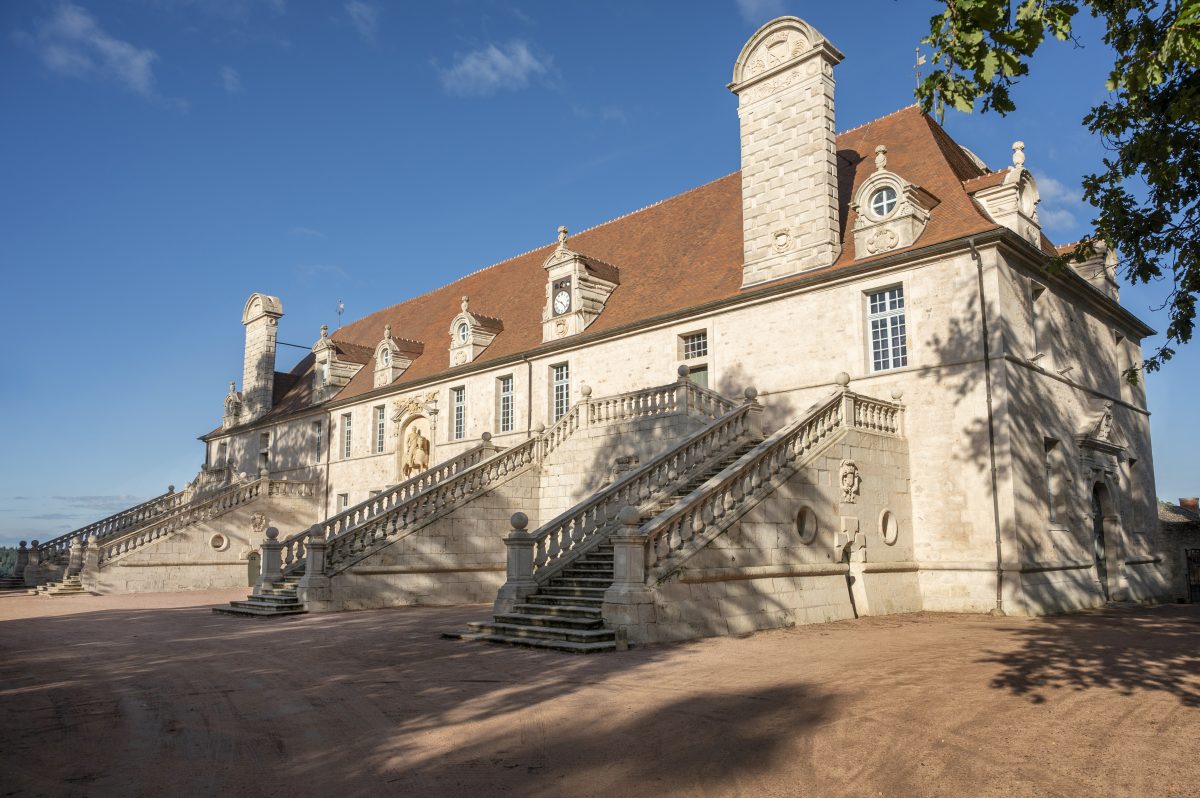 Ecuries du château de Chaumont en Charolais