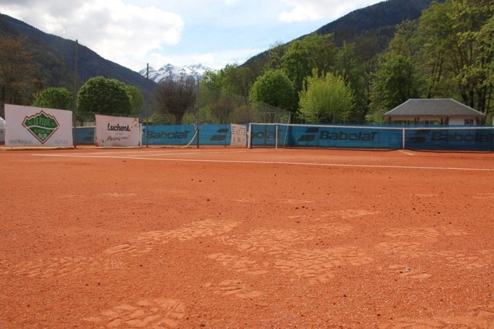 TERRAIN DE TENNIS