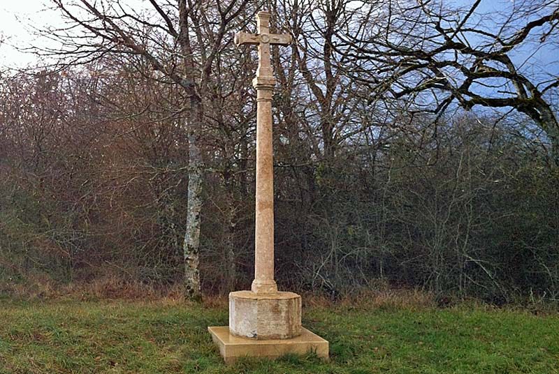 Croix de Champ Chevreu à Brennes