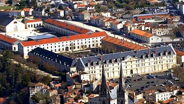 Les cavaleries à Niort, entre Dragons et Hussards