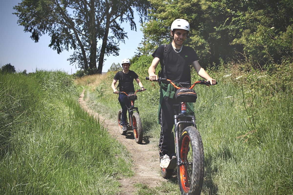 Balade en trottinette tout terrain et visite des Grottes de la Norée