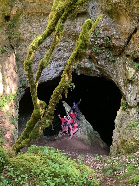 AUDE HOURTAL, GUIDE SPÉLÉO EN LOZÈRE