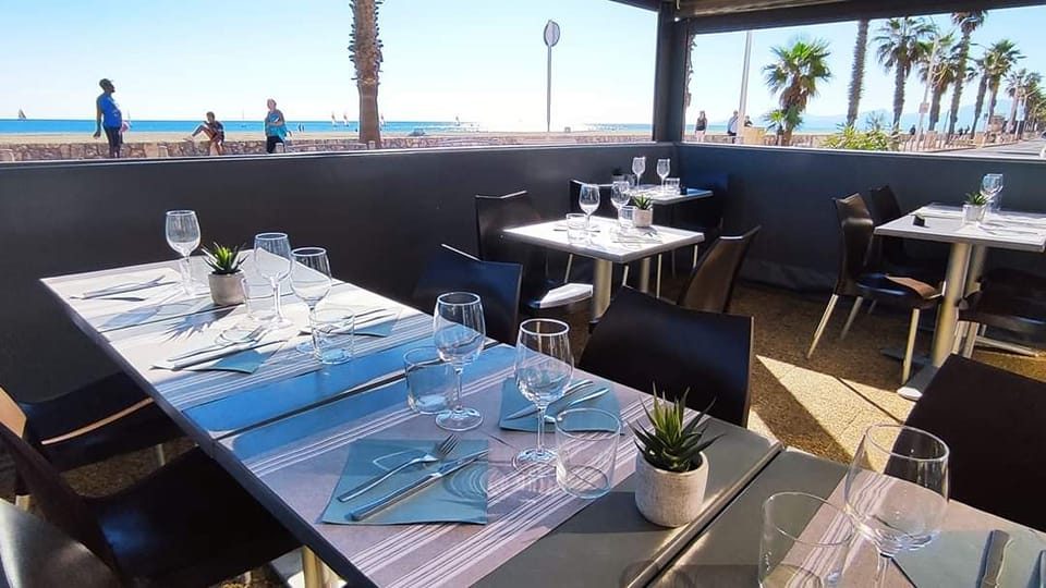 LA TABLE