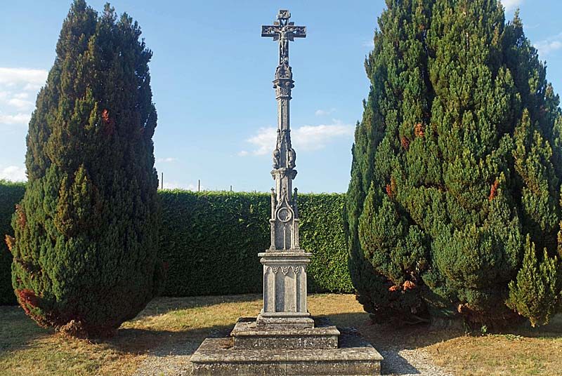 Croix de cimetière de Varennes-sur-Amance