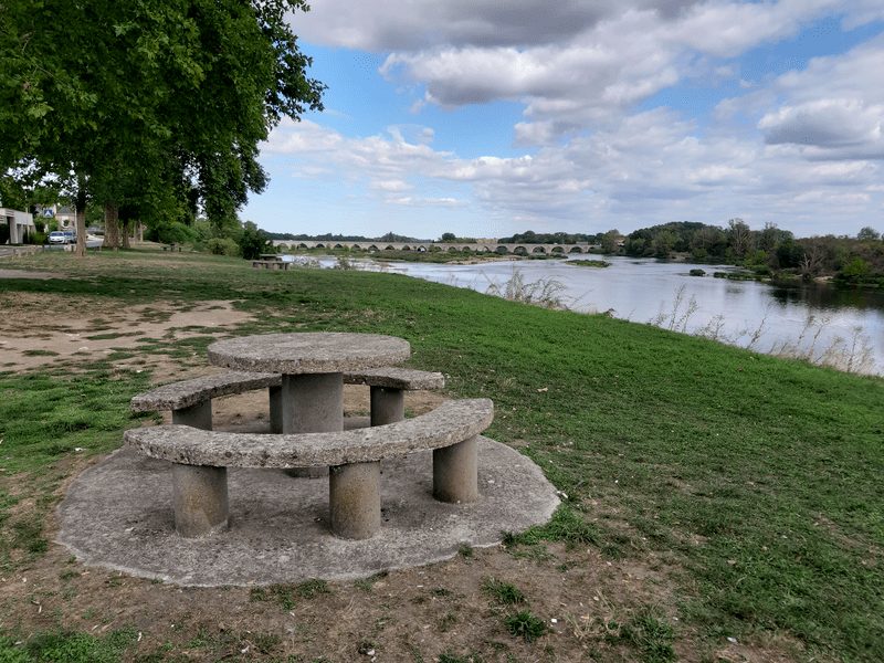 Aire de pique-nique à Beaugency (promenade de Barchelin)