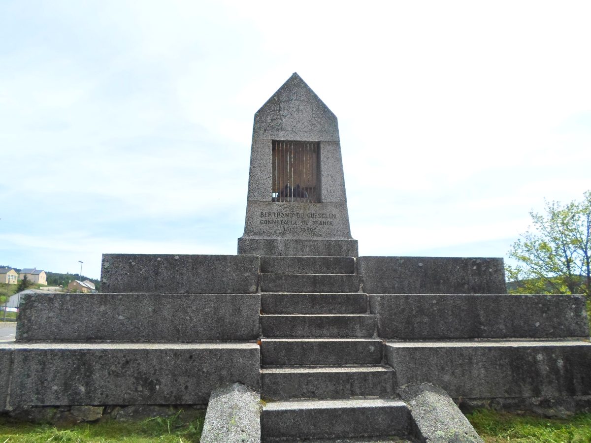 MONUMENT COMMEMORATIF DE DUGUESCLIN