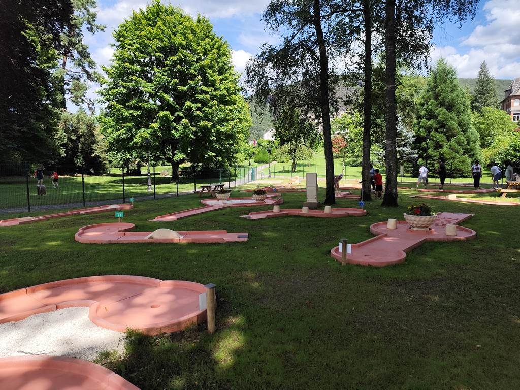 Mini-golf