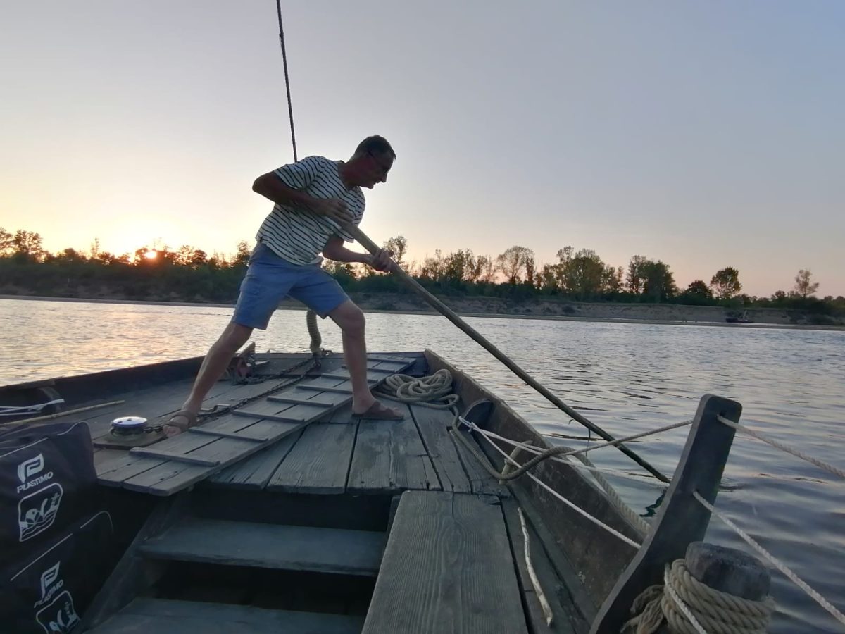 Balade en bateau traditionnel sur la Loire avec les Marins du Port de Chambord