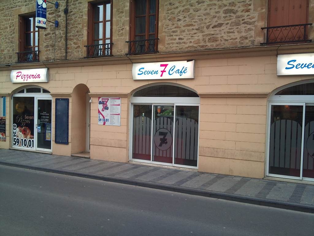 Brasserie "Seven Café"