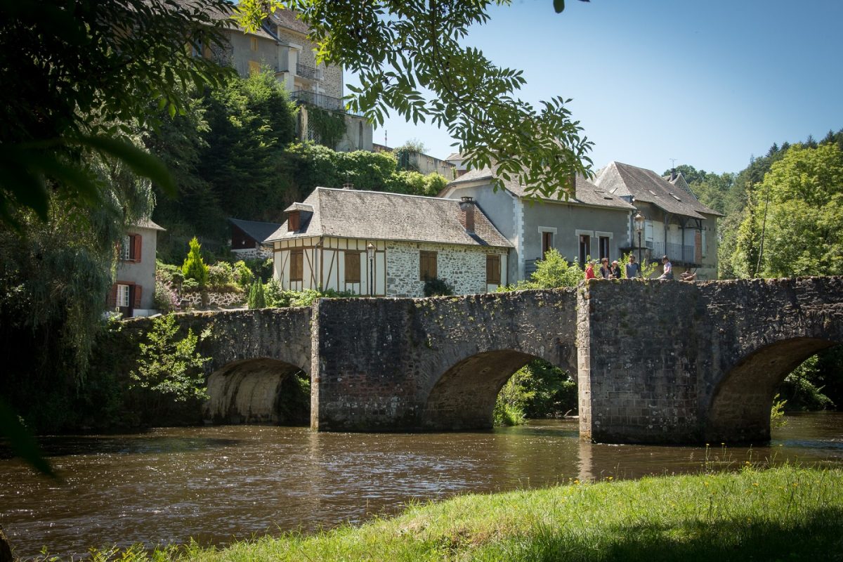 Vieux pont sur la Vézère